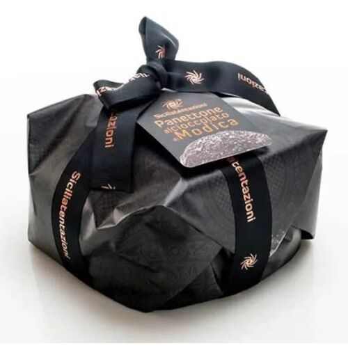 Panettone mit Schokolade und kandierten sizilianischen Orangen